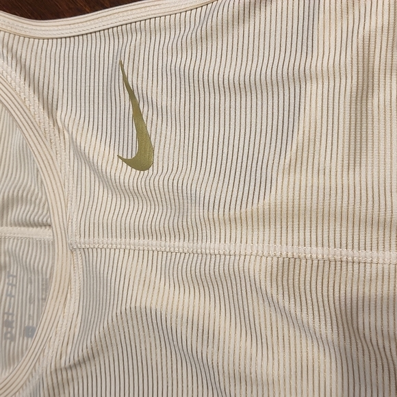 Nike top size xs new without tags - Picture 4 of 4